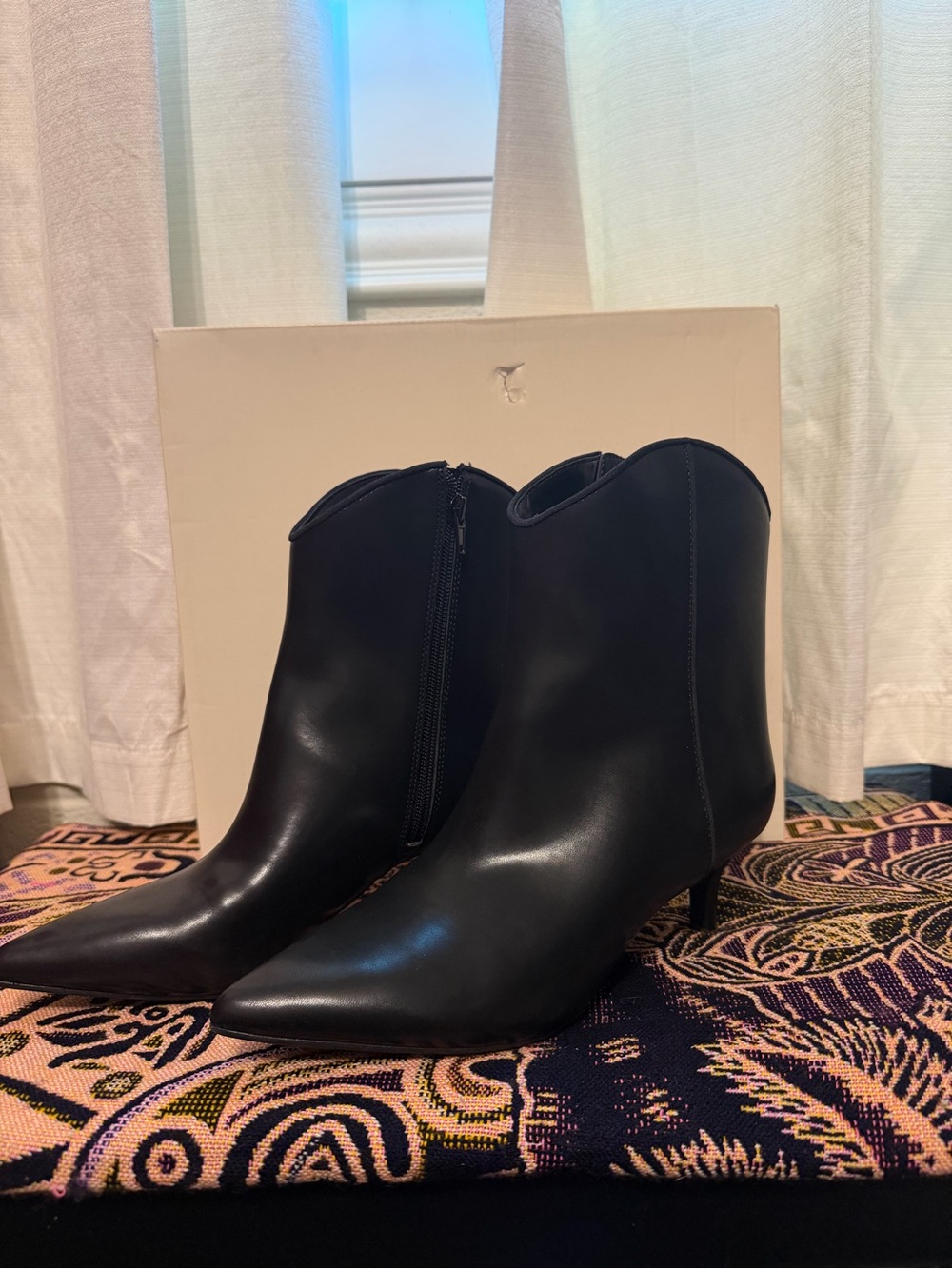 On 34th Aatira Tulip Pointed Toe Booties Black Smooth Leather Size 8 M